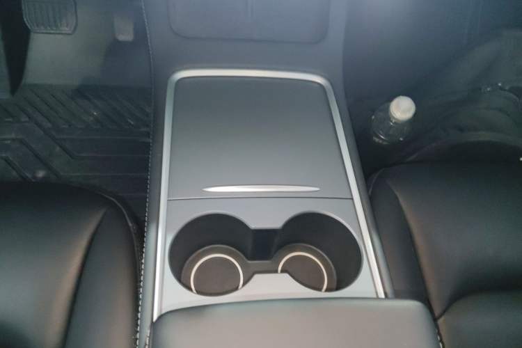 Used Tesla Model Y 2021 Long-Range All-Wheel-Drive Version
