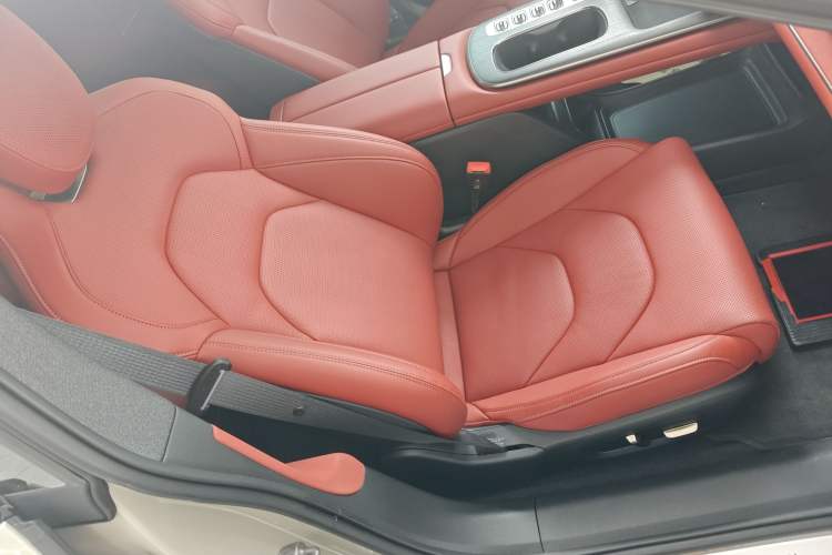 Used Xiaomi Auto SU7 2024 Rear-Drive Ultra-Long Range Advanced Pro-Level Intelligent Driving Version Right Front Seat