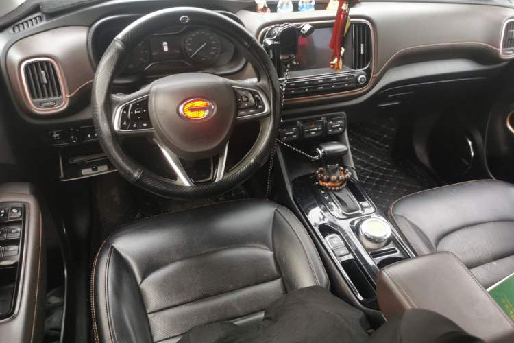 Used GAC Trumpchi GS3 2017 200T Automatic Luxury Edition Center Console