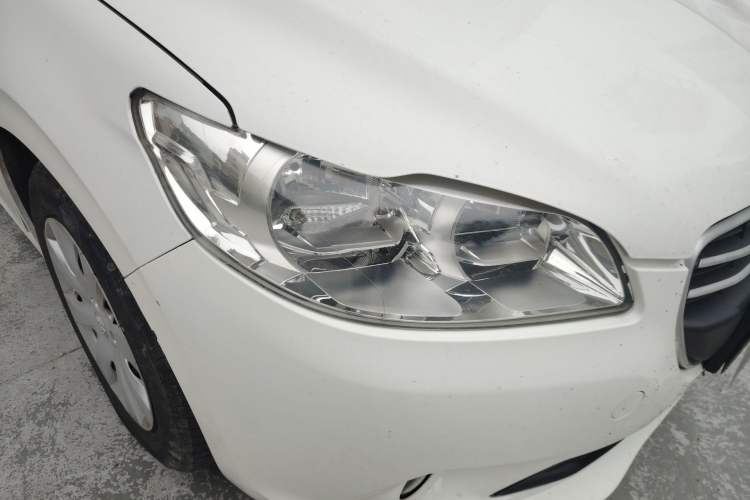 Used Peugeot 301 2016 1.6L Manual Comfort Edition Right Front Headlight