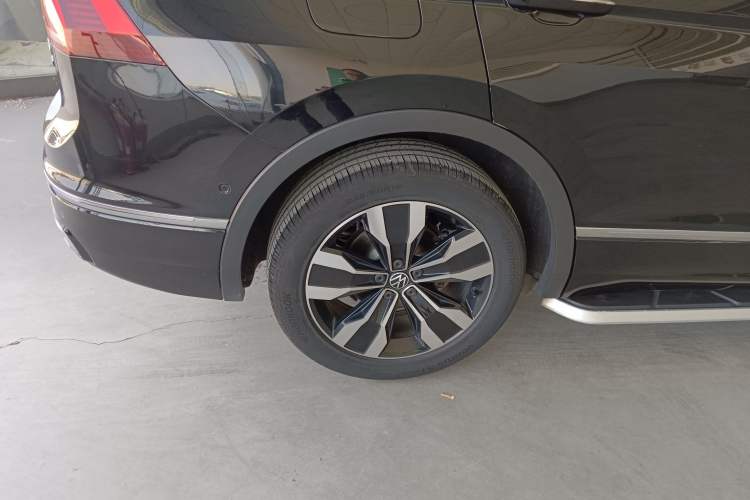 Used Volkswagen Tiguan L 2023 Restyled 330TSI Automatic Two-Wheel Drive R-Line Flagship Edition Right Rear Wheel Hub