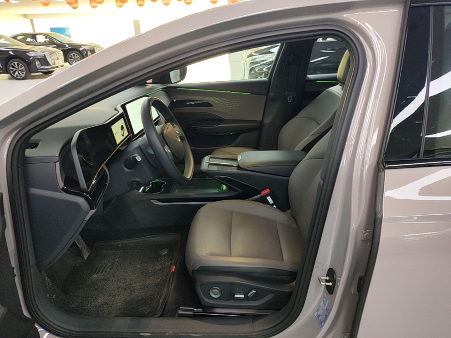 Hongqi EH7 2025 640 All-Wheel Drive Smart Selection Edition — снимка 17