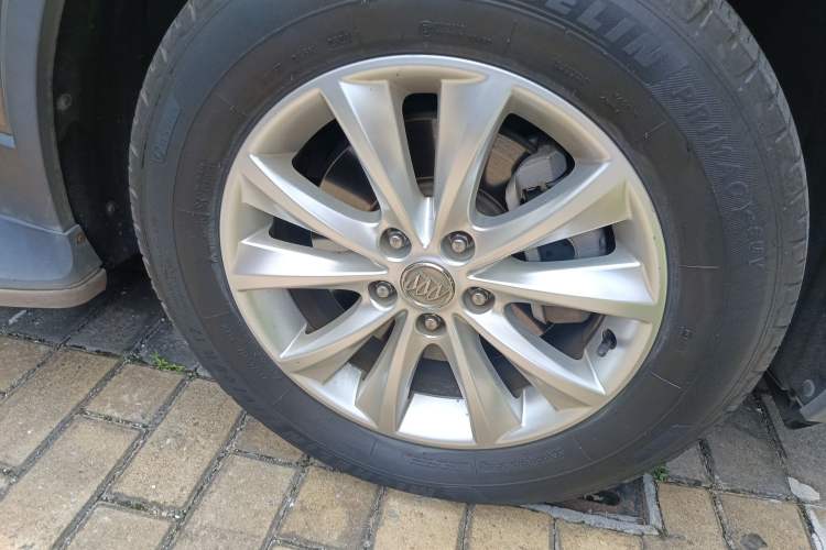 Used Buick Envision 2014 28T Four-Wheel Drive Luxury Model Right Front Wheel Hub