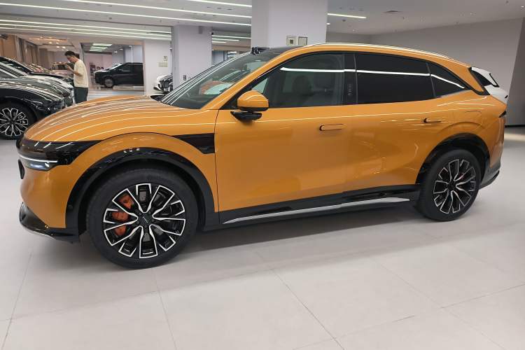Used Zeekr 7X 2025 100 kWh Long-Range Rear-Wheel Drive with Intelligent Driving Features
