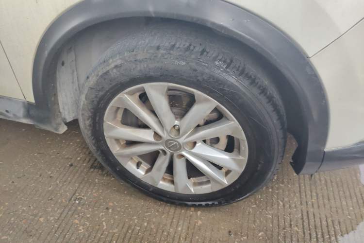 Used Nissan Qashqai 2016 2.0L CVT Elite Edition Right Front Wheel Hub