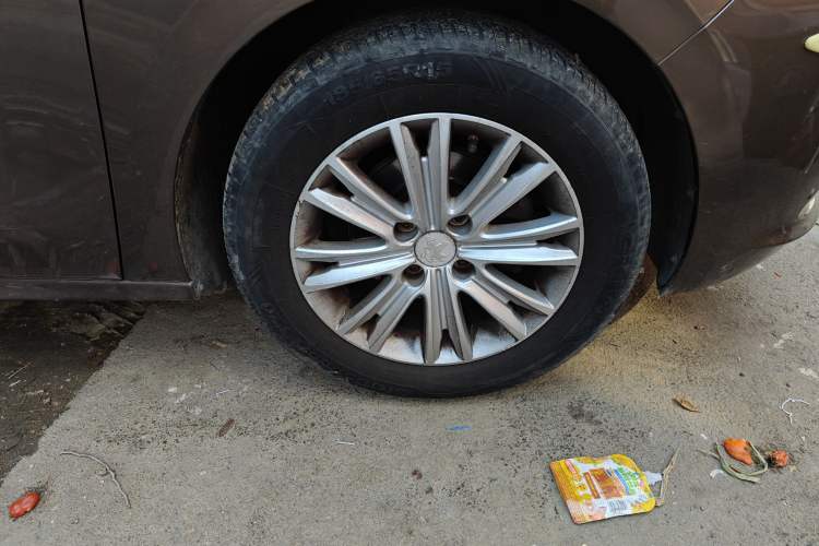 Used Peugeot 301 2014 1.6L Manual Comfort Edition Right Front Wheel Hub