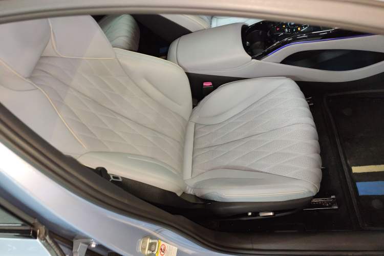 Used BYD Seal 2022 700 km Long-Range Rear-Wheel-Drive Version Right Front Seat