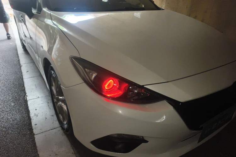 Used Mazda 3 Axela 2016 Sedan 1.5L Automatic Comfort Model
