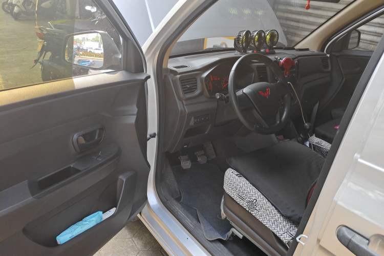 Used Wuling Hongguang V 2022 1.5L Jingqu Edition Electric-Assist LAR Driver Seat