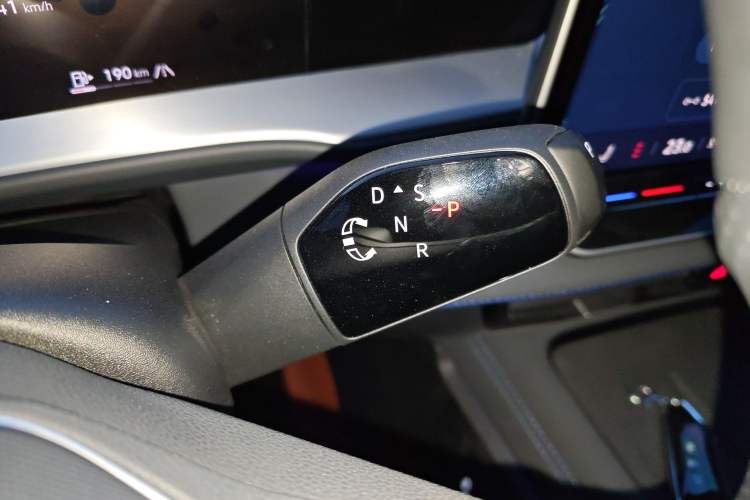 Used Volkswagen Teramont 2025 Tiguan Pro 450TSI Four-Wheel Drive Summit Edition Gear Lever