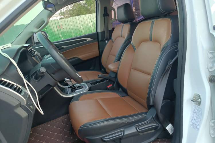 Used SAIC MAXUS T70 2020 2.0T Diesel Automatic 4x4 Commemorative Edition with Long Bed and High Ground Clearance
