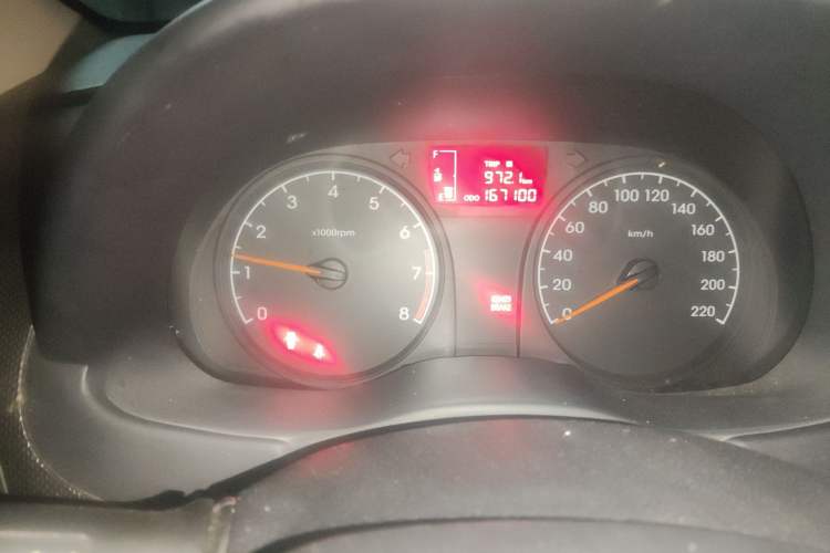 Used Hyundai Verna (older generation) 2014 1.4L Manual Smart GLS Trim Odometer Close Up