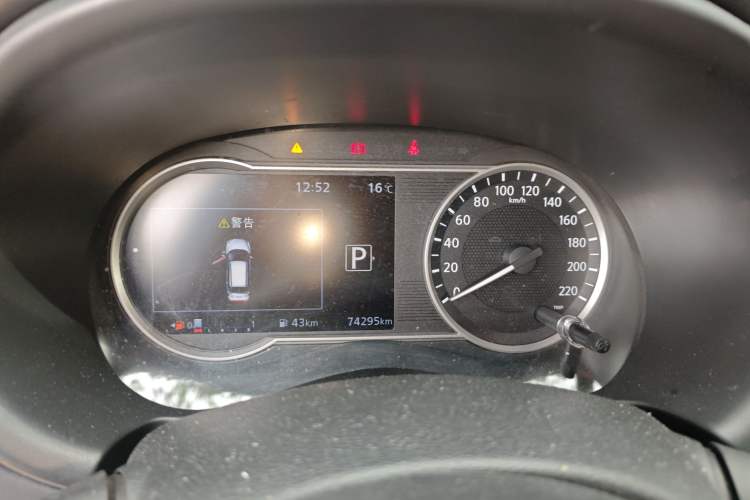 Used Nissan Kicks 2018 1.5L CVT Smart Connect Luxury Edition
