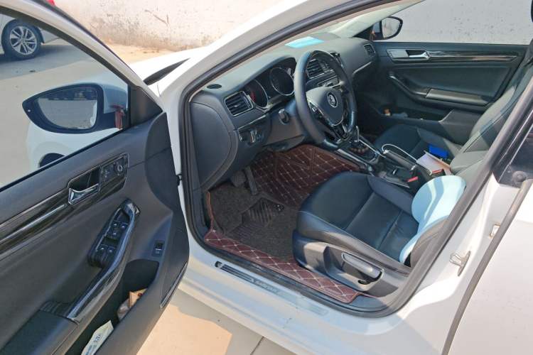 Used Volkswagen Sagitar 2018 1.6L Automatic Comfort Model Driver Seat