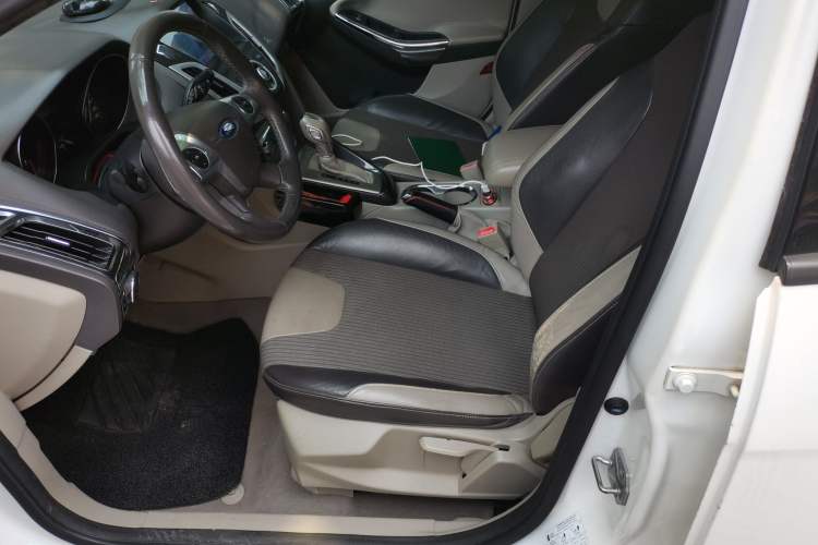 Used Ford Focus 2012 Hatchback 1.6L Automatic Fashion Edition Left Front Seat