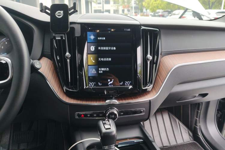 Used Volvo XC60 2021 T5 4x4 Smart Luxury Edition Audio And AC Panel