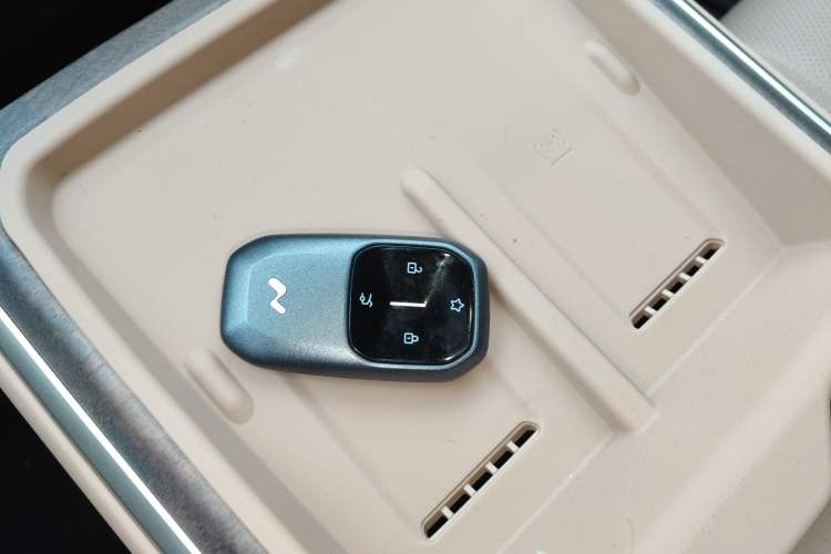 Used ONVO Luxeed L90 2025 Model—Max Six-Seater Version