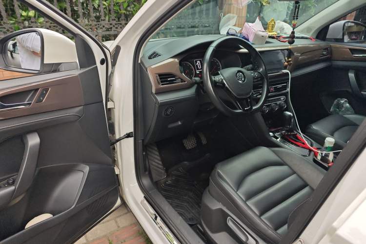 Used Volkswagen Tharu 2020 280TSI Two-Wheel Drive Luxury Edition China VI Standard
