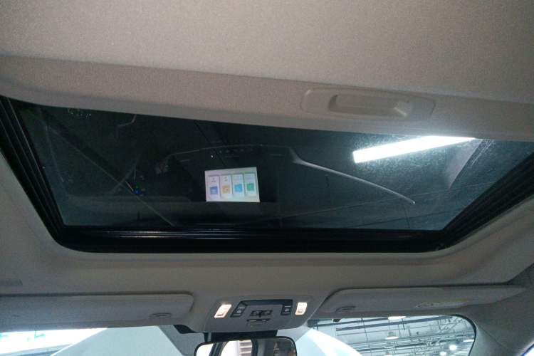 Used Toyota Granvia 2023 2.5L Hybrid Comfort Edition
