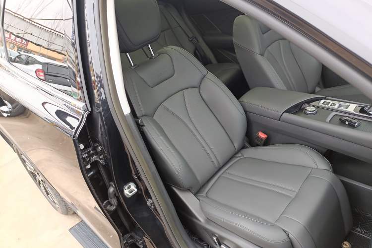 Used Dongfeng Aeolus Huge 2022 Mach Dual-Motor 1.5T MHD Dare-to-Dream Edition