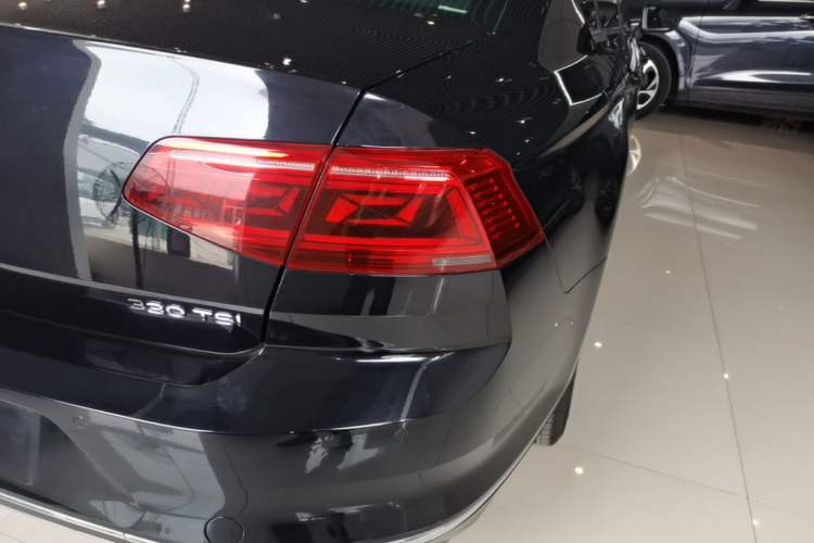 Used Volkswagen Magotan 2020 330TSI DSG Leading Model Exterior 3