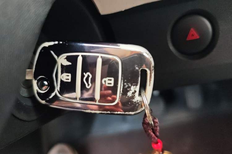 Used Wuling Hongguang MINIEV 2024 3rd Generation 215km Youth Edition Vehicle Key