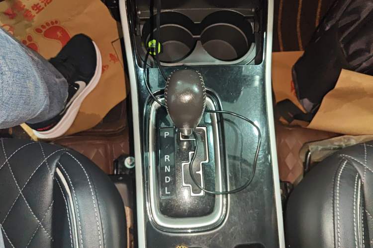 Used Mitsubishi Outlander 2020 2.4L 4x4 Zhi Xiang Edition 7-Seater Gear Lever