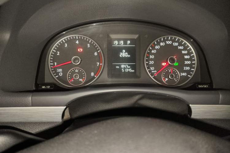 Used Volkswagen Touran 2013 1.4T DSG Comfort Edition 5-Seater Odometer Close Up