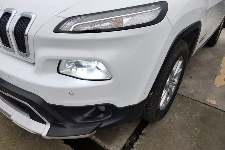 Used Jeep Cherokee 2016 2.4L Professional Edition
