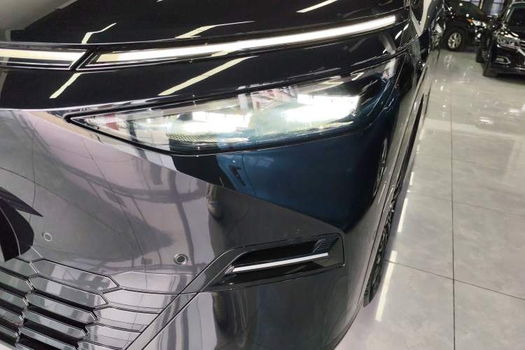 Used XPeng X9 2025 740 Ultra-Long Range Max