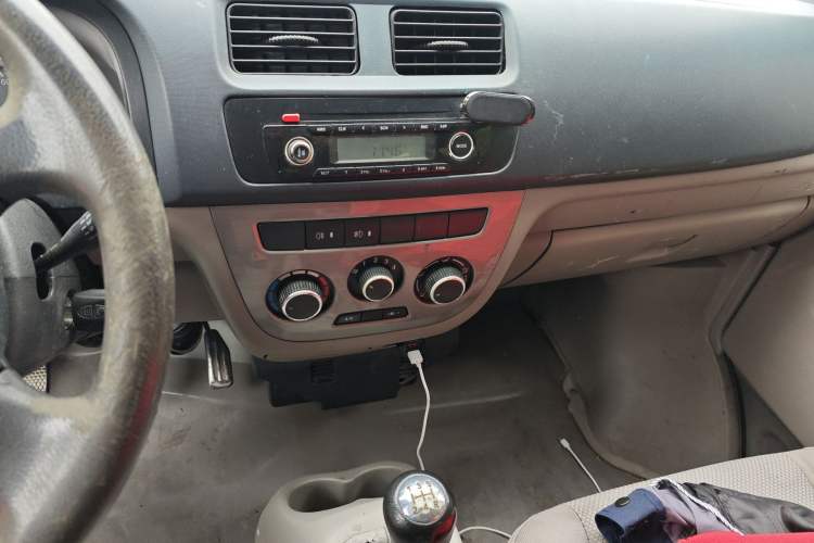 Used CHANGAN KAICHENG Taurus 2013 1.2L Elite Model Audio And AC Panel