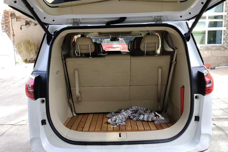 Used Buick GL8 2023 ES Lu Zun Luxury Model Trunk