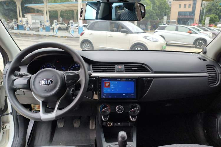 Used Kia K2 2017 Sedan 1.4L Manual Transmission GLS Center Console