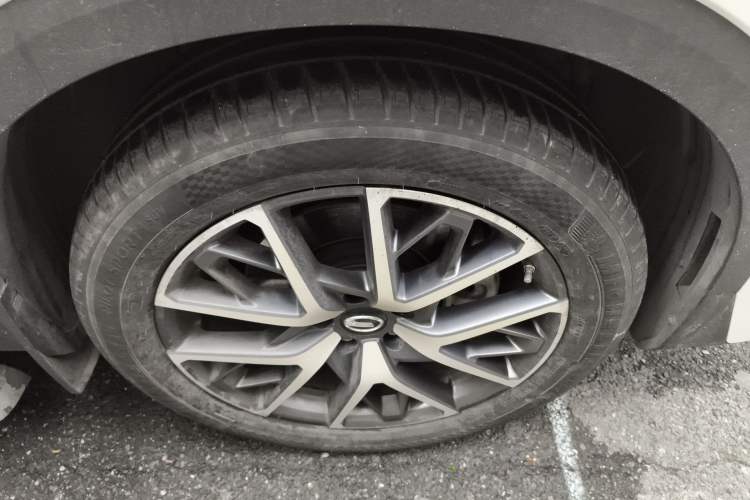 Used GAC Trumpchi GS8 2022 Flagship Series 2.0 TGDI Four-Wheel Drive Luxury Smart Connectivity Version (7 Seats) Right Front Wheel Hub