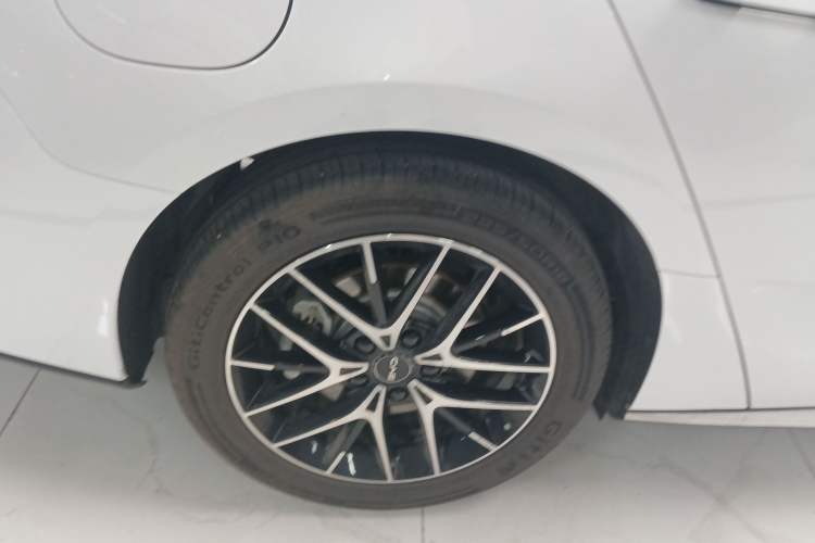 Used BYD Seal 2024 HONOR Edition DM-i 1.5L 121km Luxury Model Right Rear Wheel Hub