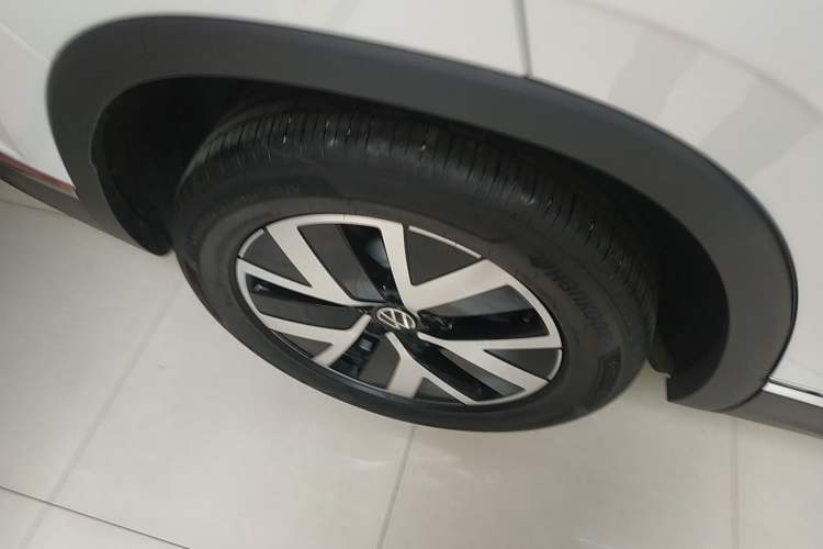 Used Volkswagen Tayron 2024 300TSI Two-Wheel-Drive Luxury Plus Advanced Version Right Rear Wheel Hub