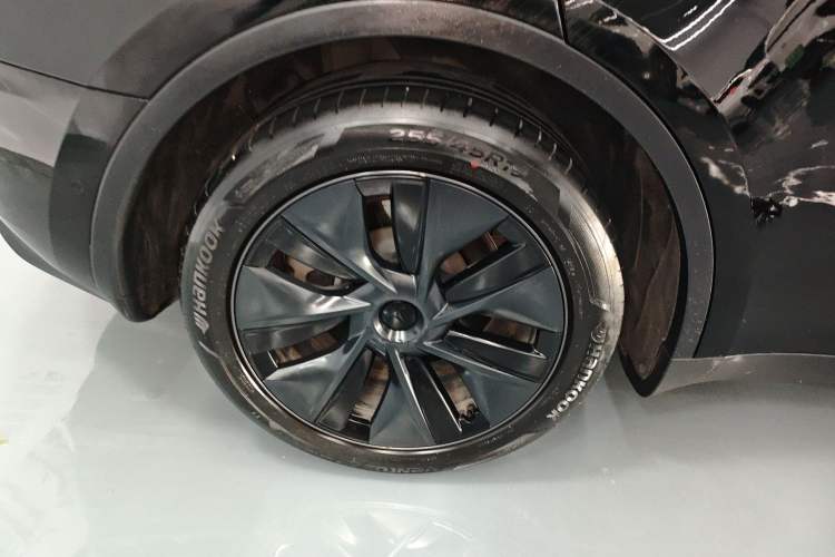 Used Tesla Model Y 2023 Long-Range All-Wheel-Drive Version
