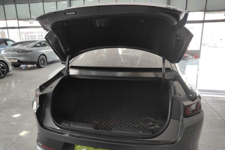 Used Changan Eado 2025 Blue Whale 1.5T 500Bar Prestige Model
