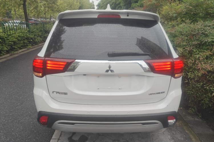 Used Mitsubishi Outlander 2019 2.0L Two-Wheel Drive Comfort Edition 5 Seats China VI Standard