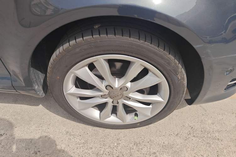 Used Audi A3 2010 Sportback 1.8T Luxury Model Right Front Wheel Hub