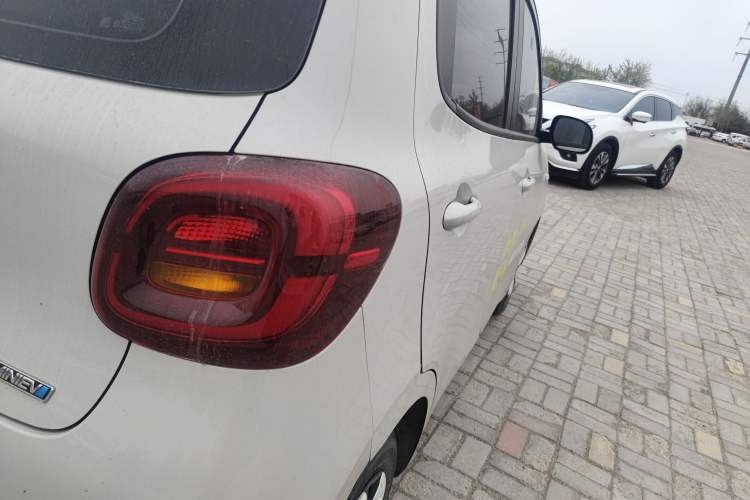Used Wuling Hongguang MINIEV 2025 Four-Door Version Premium Edition Right Rear Taillight