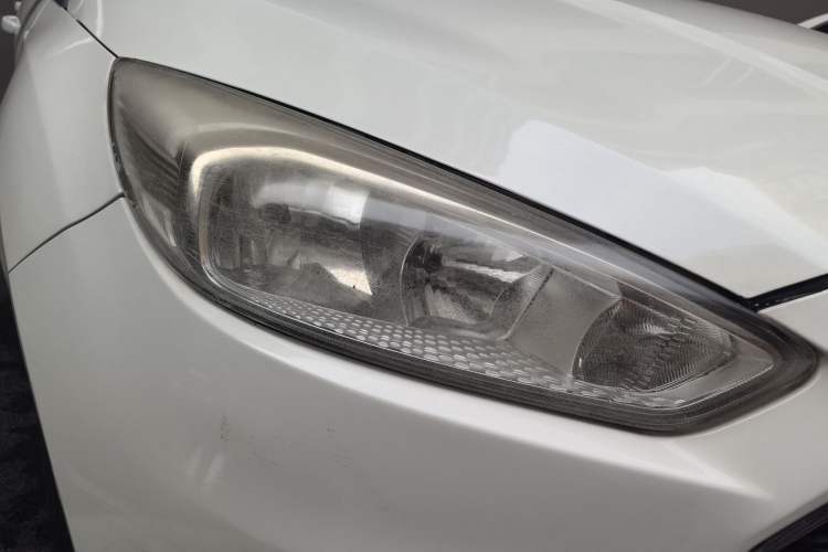 Used Ford Focus 2017 Hatchback 1.6L Automatic Fashion Edition Smart Drive Version
