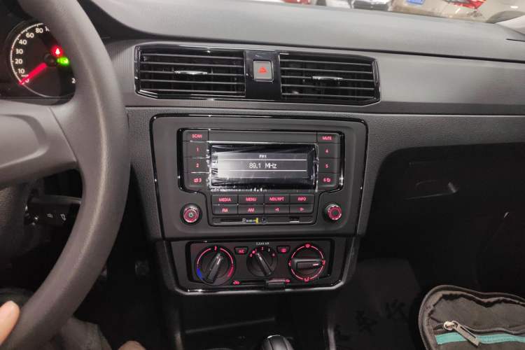 Used Volkswagen Santana 2021 1.5L Automatic Fashion Edition Audio And AC Panel