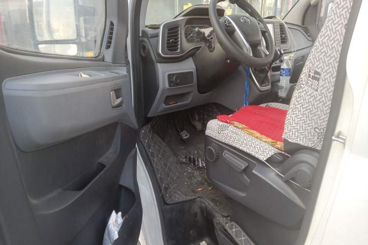 Used SAIC MAXUS Xintu V80 2021 2.0T Manual Classic Aoyuntong 127 PS Mid-axle Mid-roof 6/7/8/9-Seater