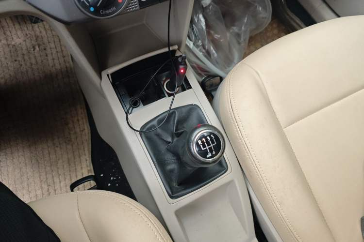 Used Volkswagen Polo 2011 Jingqu 1.6L Manual - Real Cool Edition