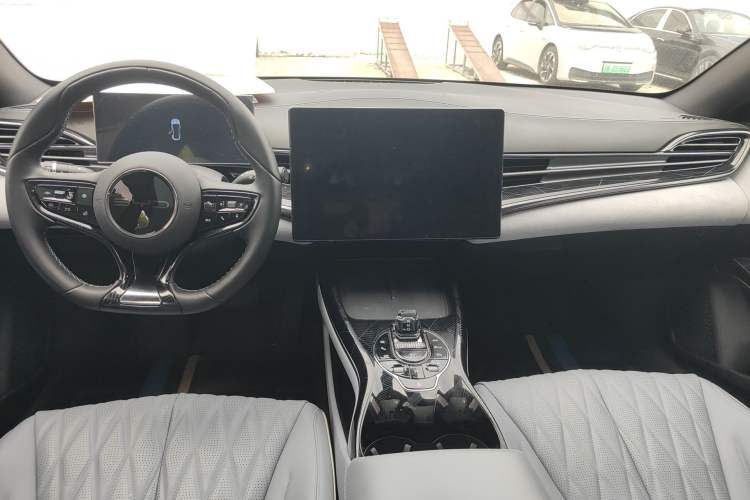 Used BYD Seal 2022 550 km Standard Range Rear-Wheel Drive Elite Version Center Console