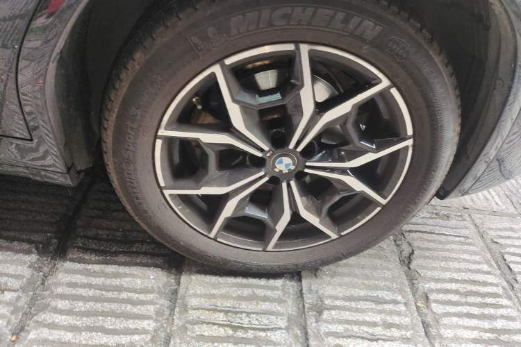 Used BMW X4 2022 xDrive 25i M Sport Package Right Front Wheel Hub