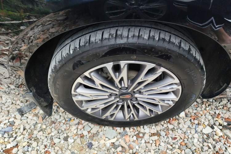 Used Hongqi H5 2023 2.0T Automatic Smart Connect Flagship Edition Right Rear Wheel Hub