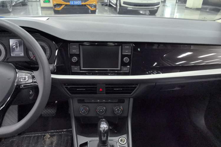 Used Volkswagen Lavida 2018 1.5L Automatic Comfort Edition China V Standard Audio And AC Panel