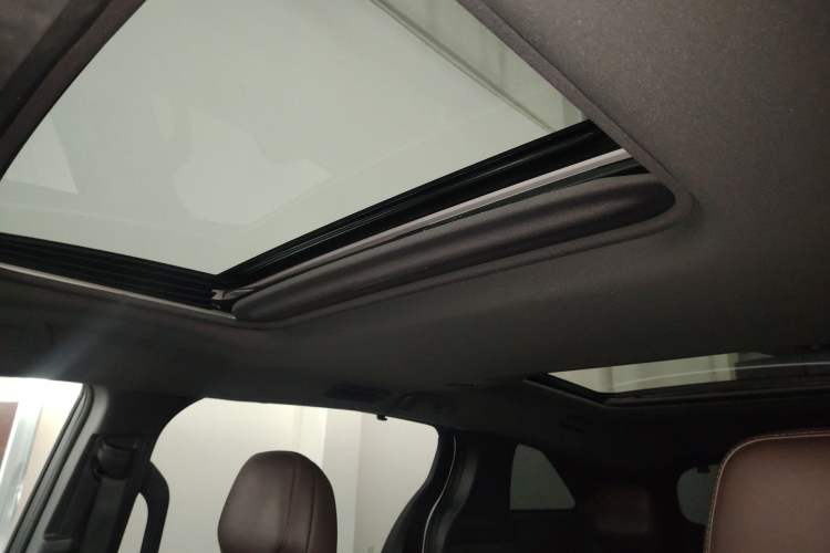 Used Toyota Granvia 2024 2.5L Hybrid Prestige PLUS Four-Wheel Drive Version Headliner